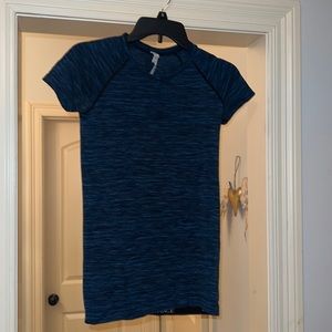 Size 4 lulu lemon swiftly tech, bluish with black accents.